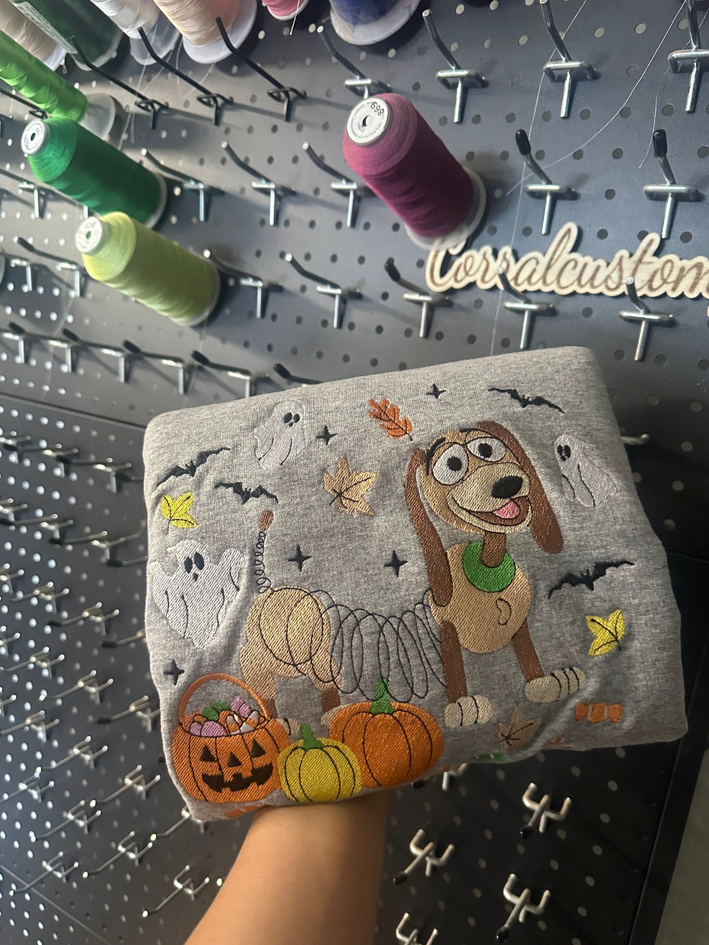 Slinky embroidered crew